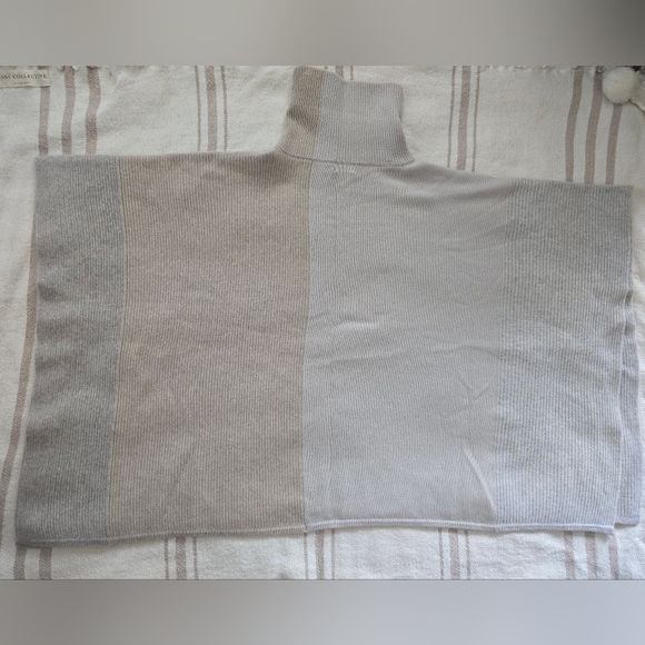 Neiman Marcus Cashmere Knit Sweater Poncho - Picture 3 of 6